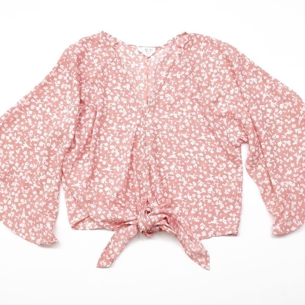 Sienna Sky pink/white floral tie front crop top